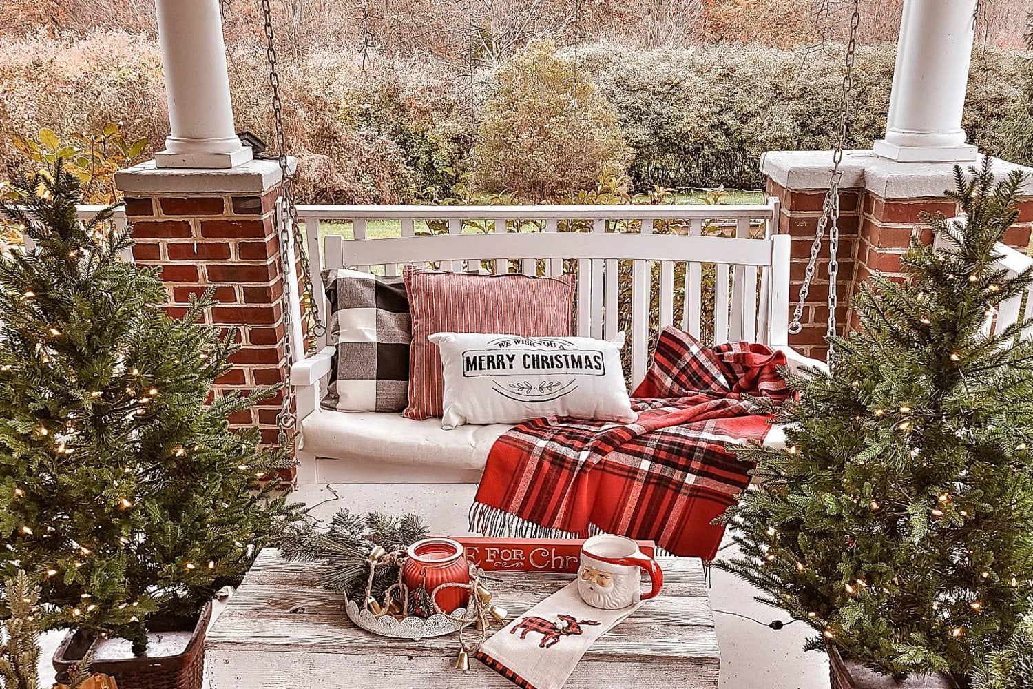 10 Christmas Balcony Decorating Ideas | Apartment Therapy